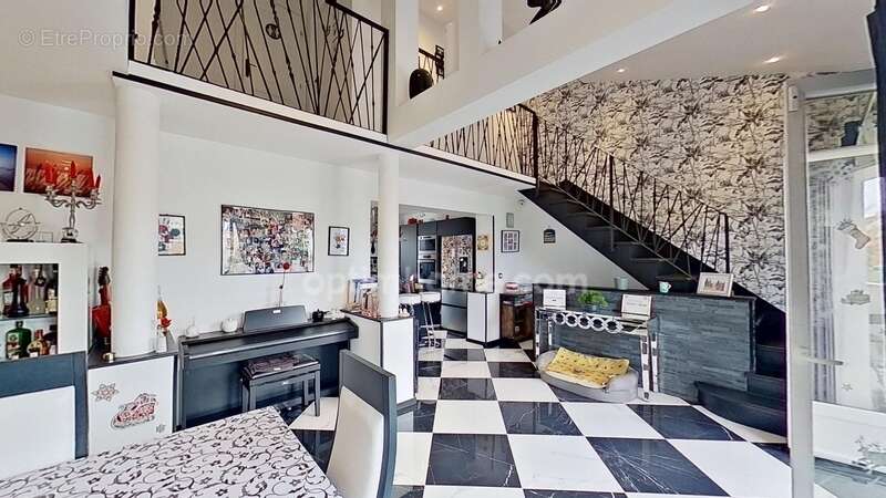 Maison à CHENNEVIERES-SUR-MARNE