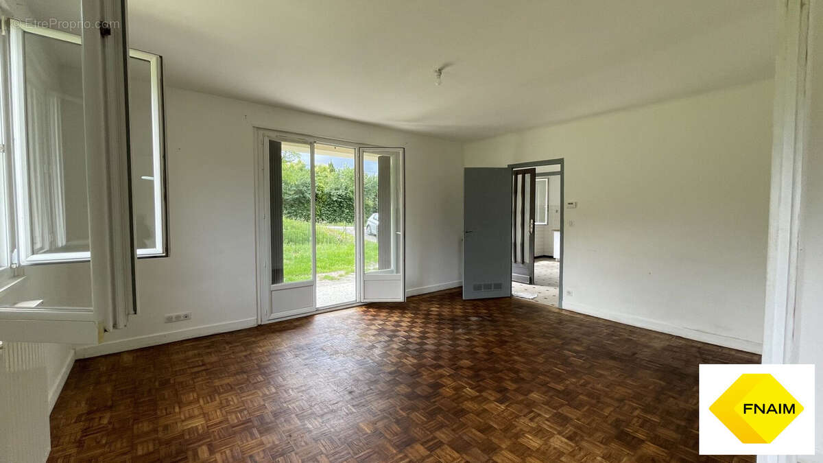 Maison à SAINTE-COLOMBE-EN-BRUILHOIS