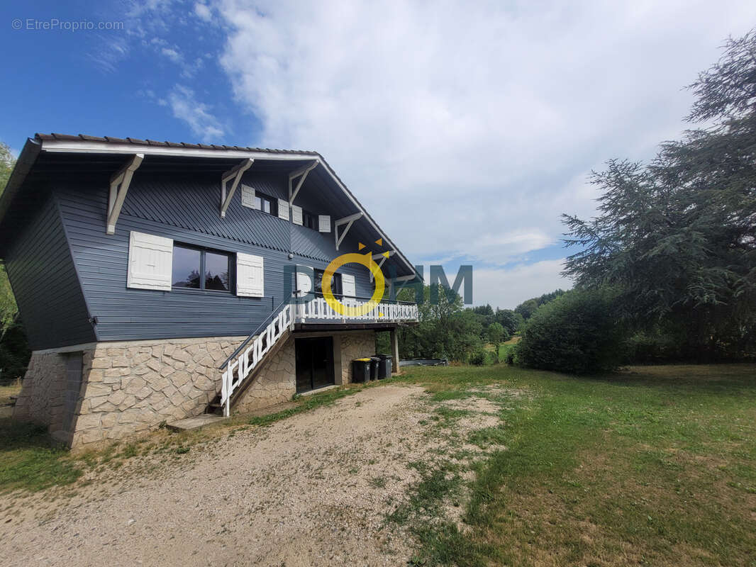 Apinac, Chalet 86m2 habitables avec dépendances et grand jardin - photo 14