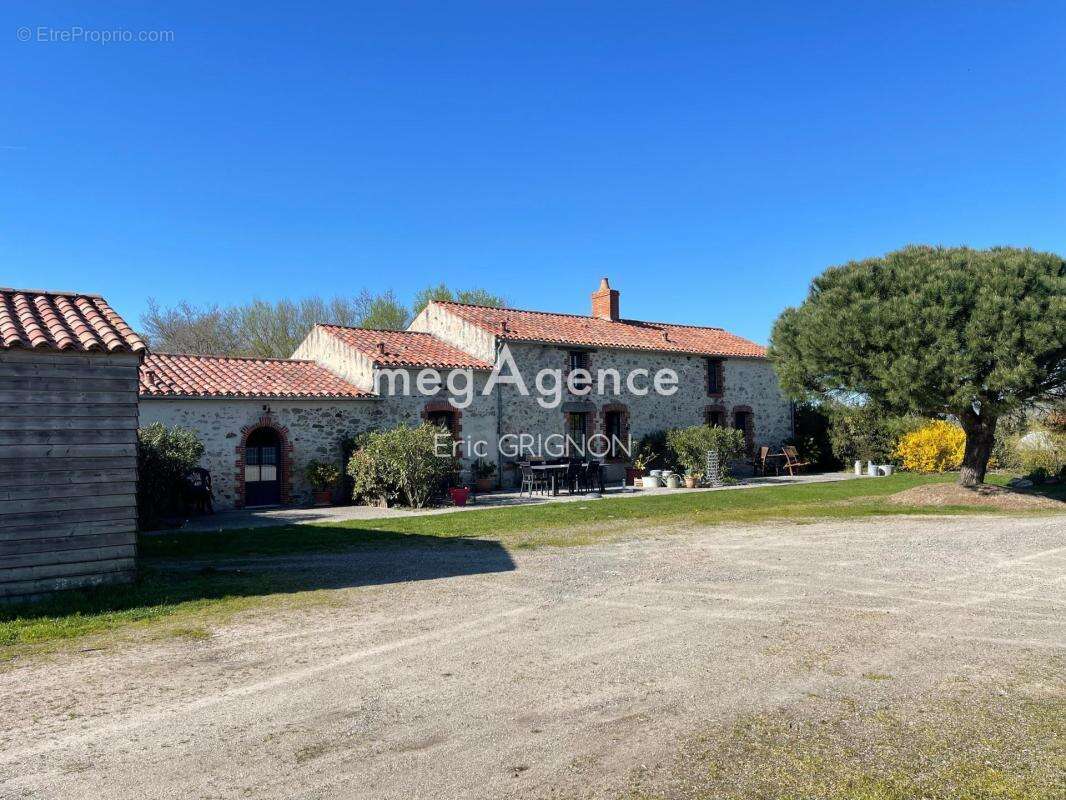 Maison à NIEUL-LE-DOLENT