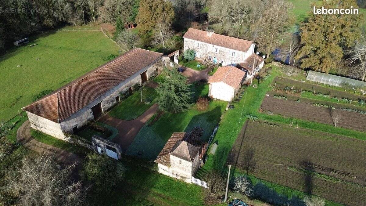 Maison à BUSSEROLLES