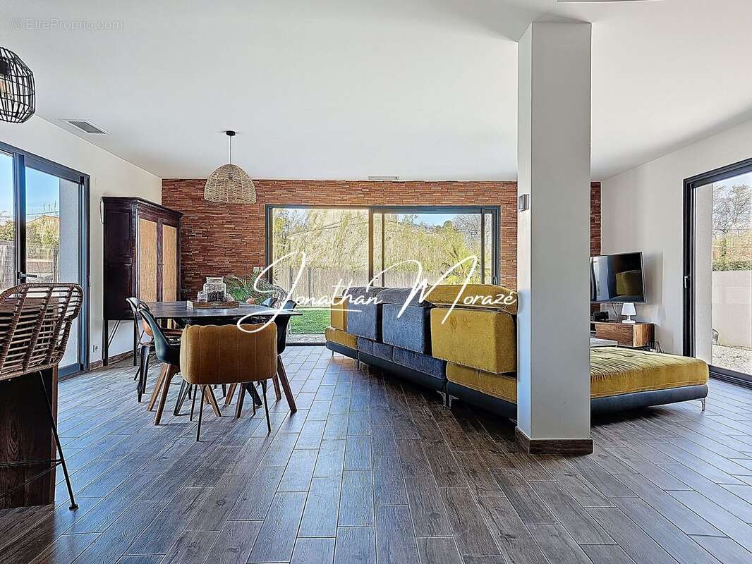 Maison à PEZILLA-LA-RIVIERE