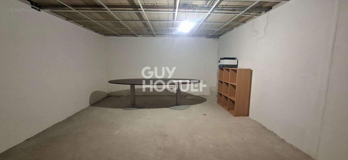 Commerce à AUBERGENVILLE