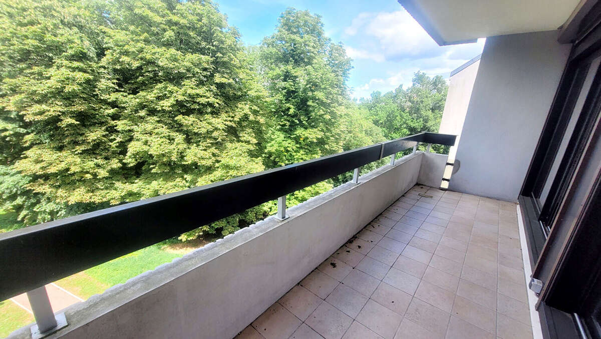 Appartement à LE COUDRAY-MONTCEAUX