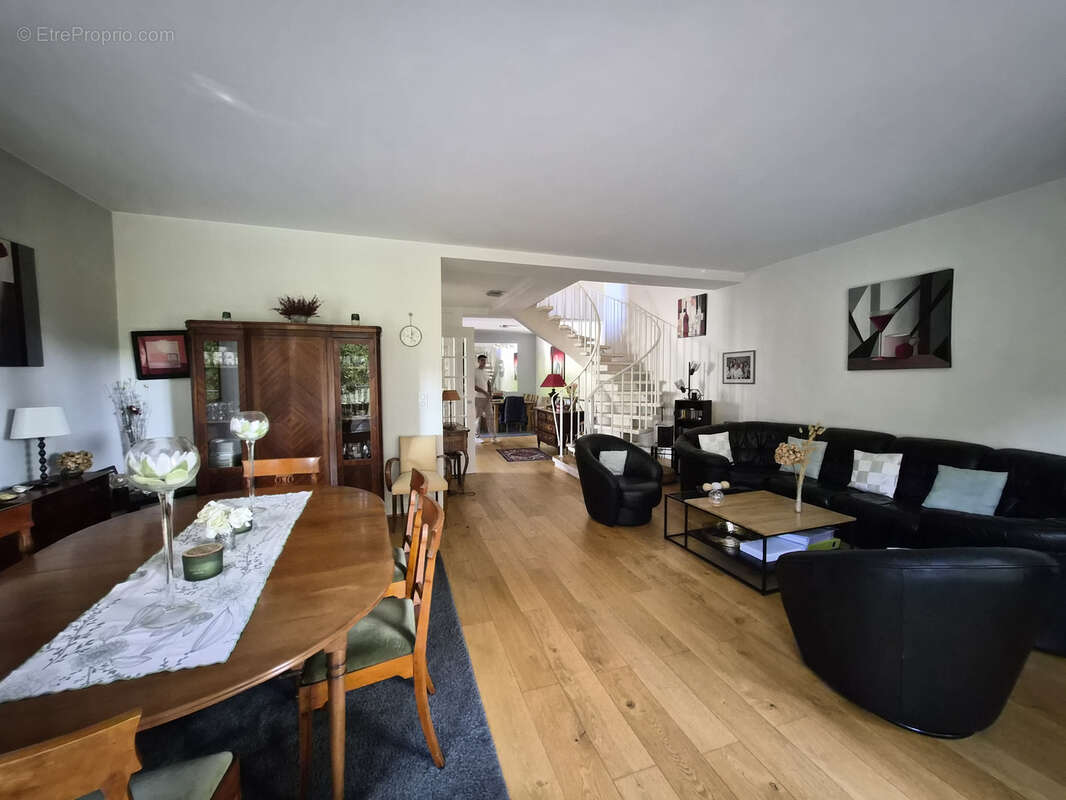 Appartement à SAINT-NOM-LA-BRETECHE