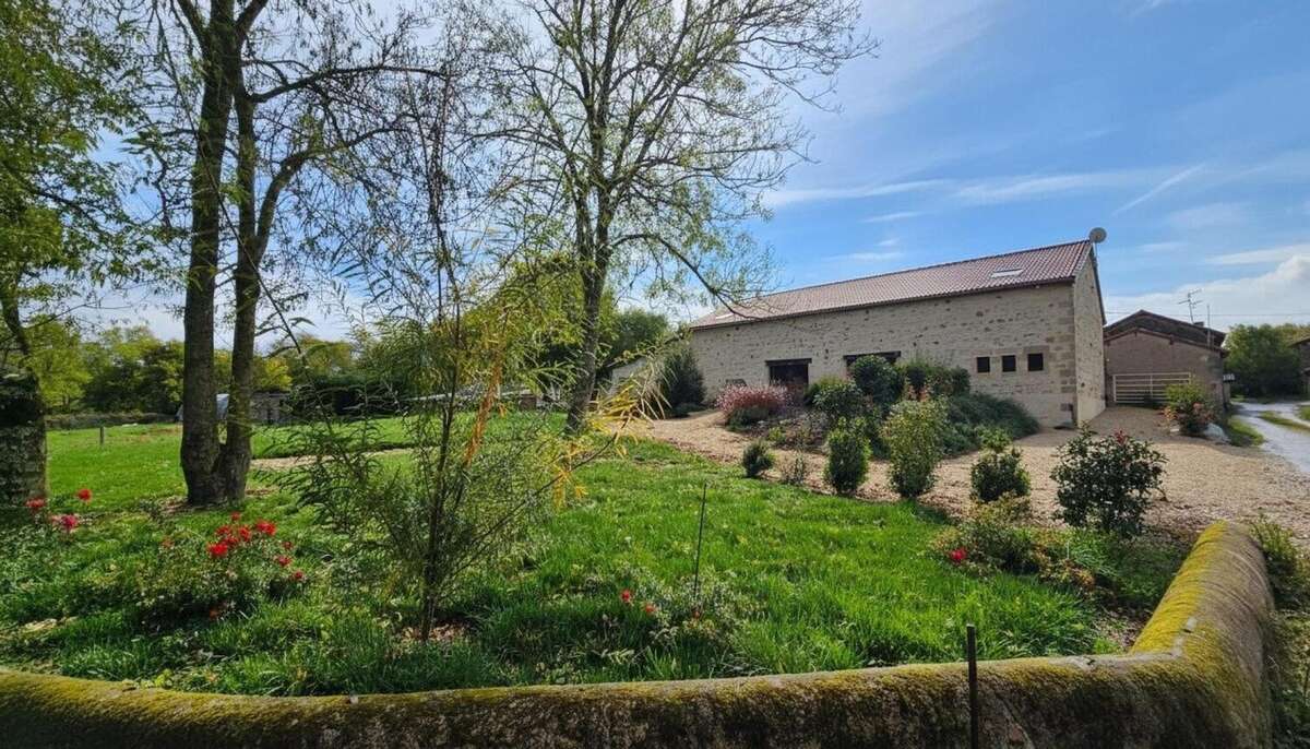 Photo 2 - Maison à ADRIERS