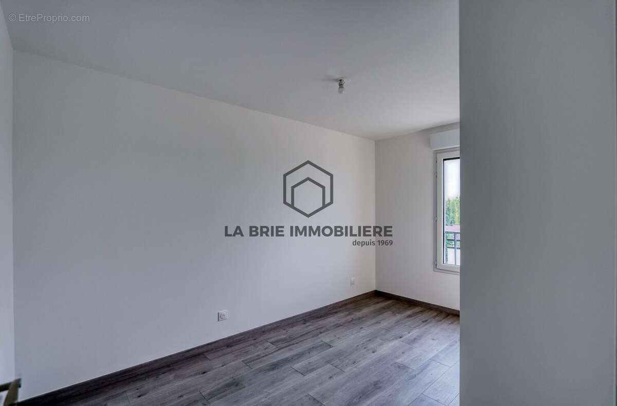 Appartement 75 m² à Mennecy  - photo 2