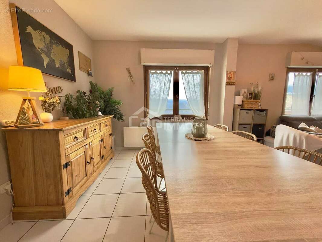 Appartement à REYVROZ