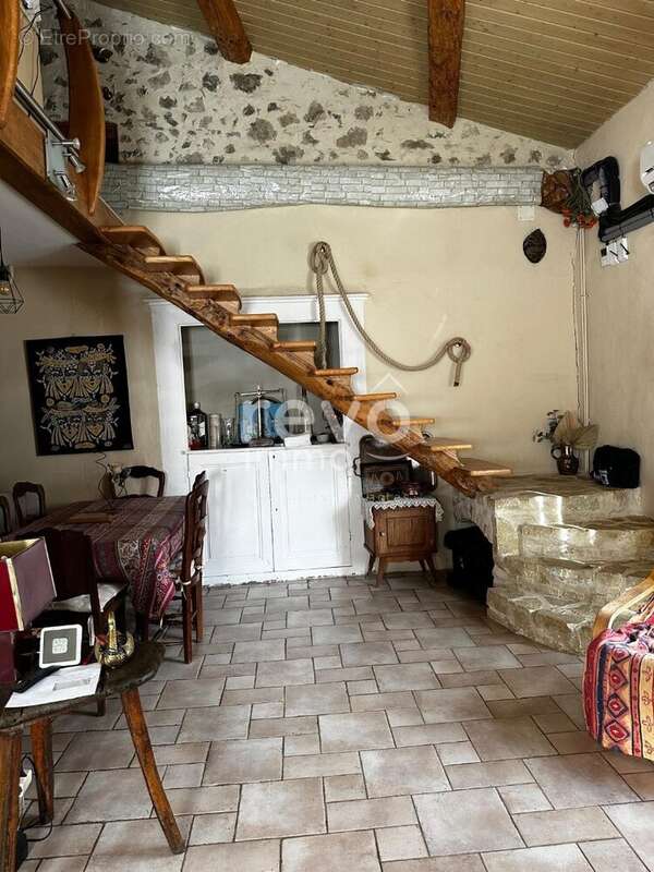 Maison à REMUZAT