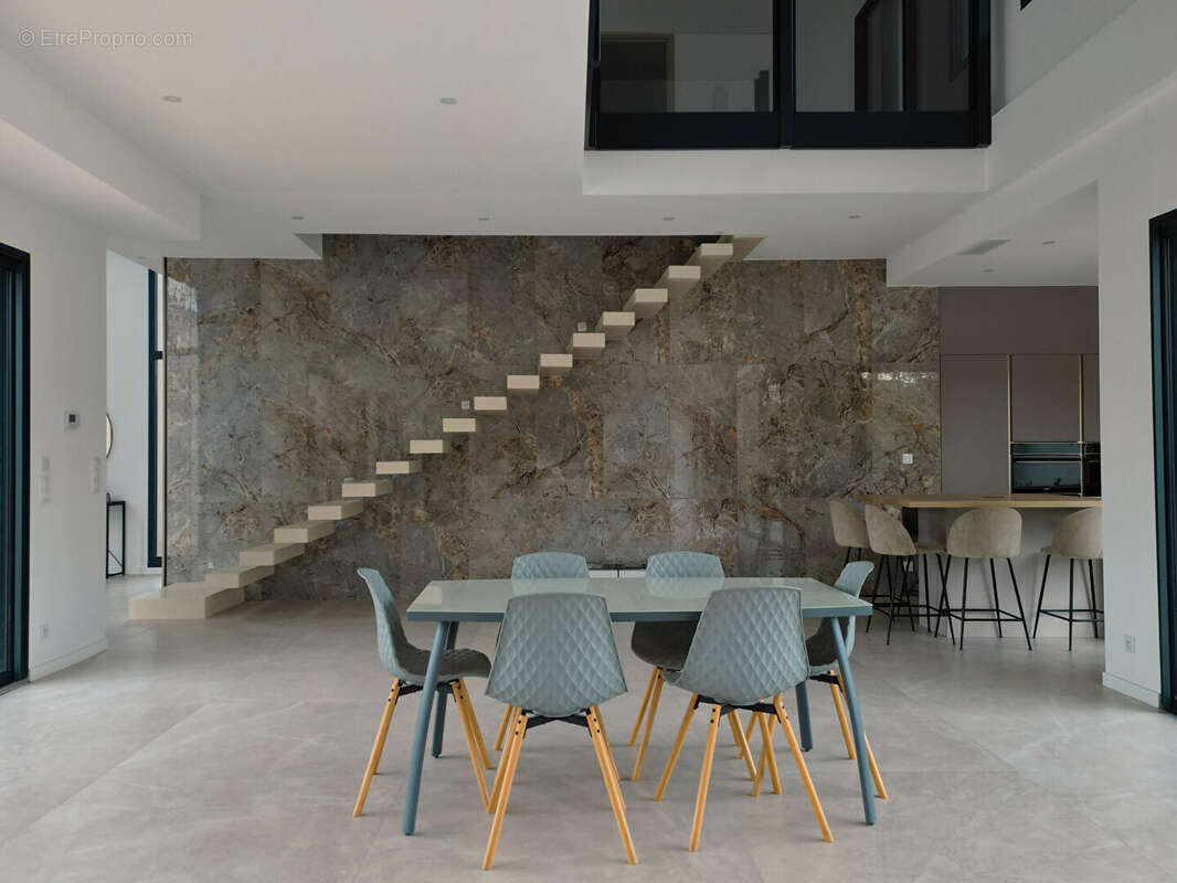 Maison à SAINT-CYR-SUR-LOIRE