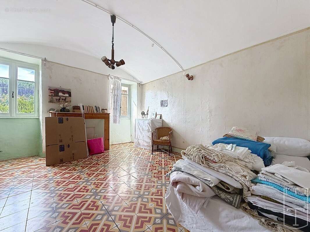 Maison en pierre A RENOVER avec possibilité de créer plusieurs logements. - photo 20