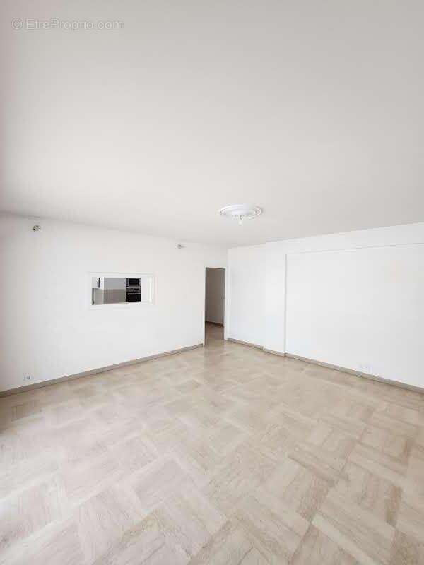   - Appartement à ANTIBES