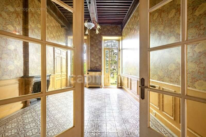 Maison à vendre avec jardin dépendances et garage PANISSIERES (42) - photo 2