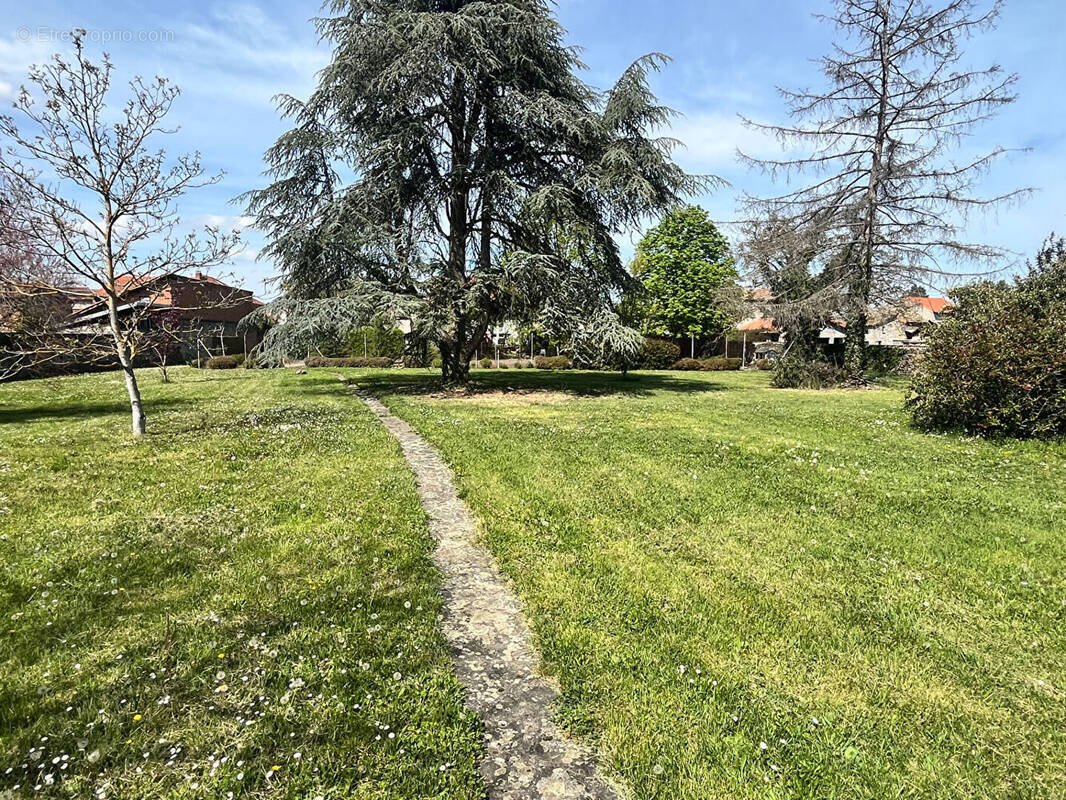 Terrain à LEMPDES-SUR-ALLAGNON