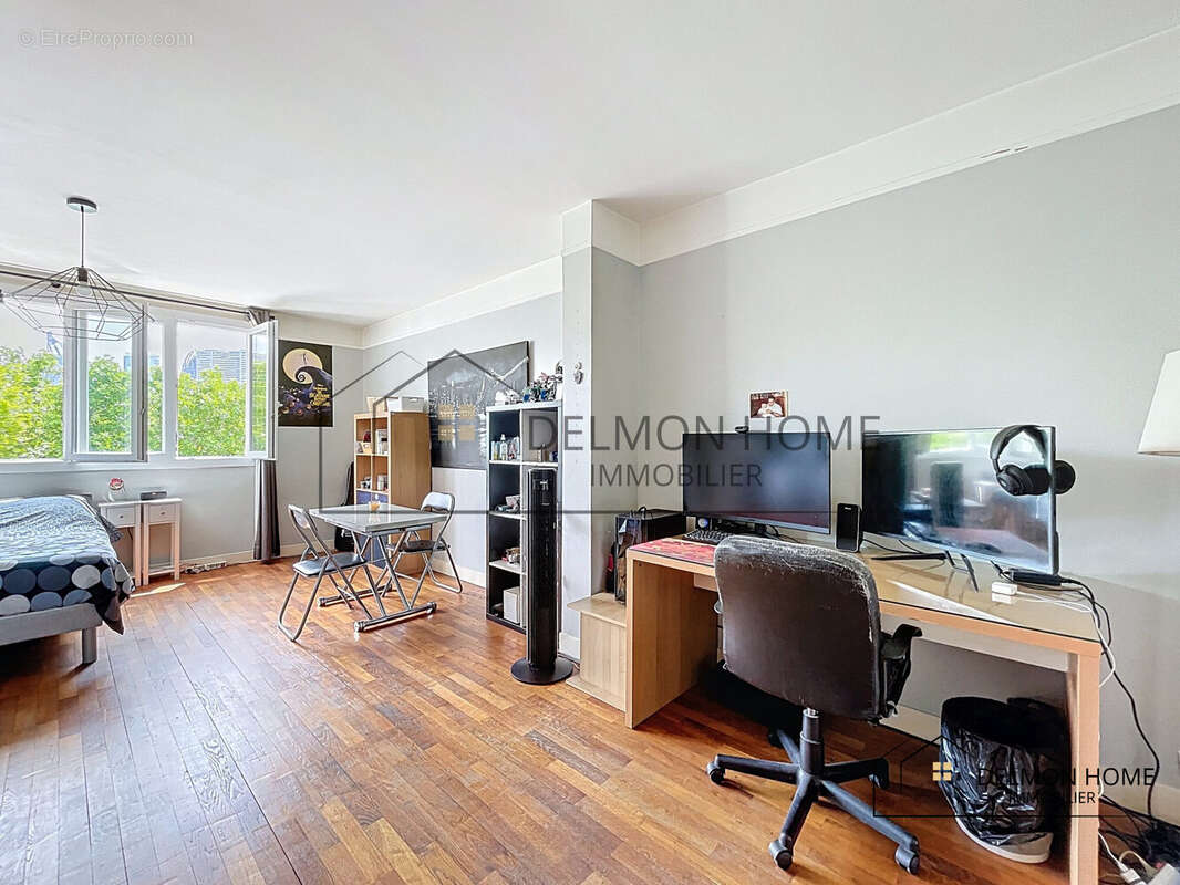 Appartement à COURBEVOIE