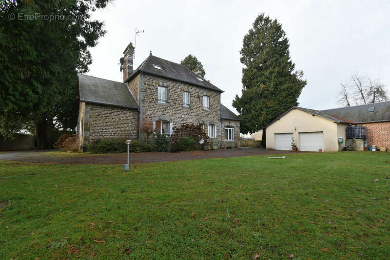 Maison 220 m² à Saint-Fraimbault  - photo 4