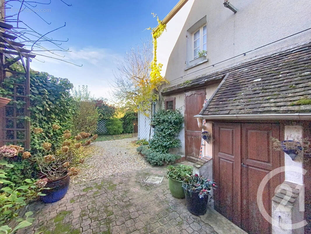 Maison à THORIGNY-SUR-OREUSE