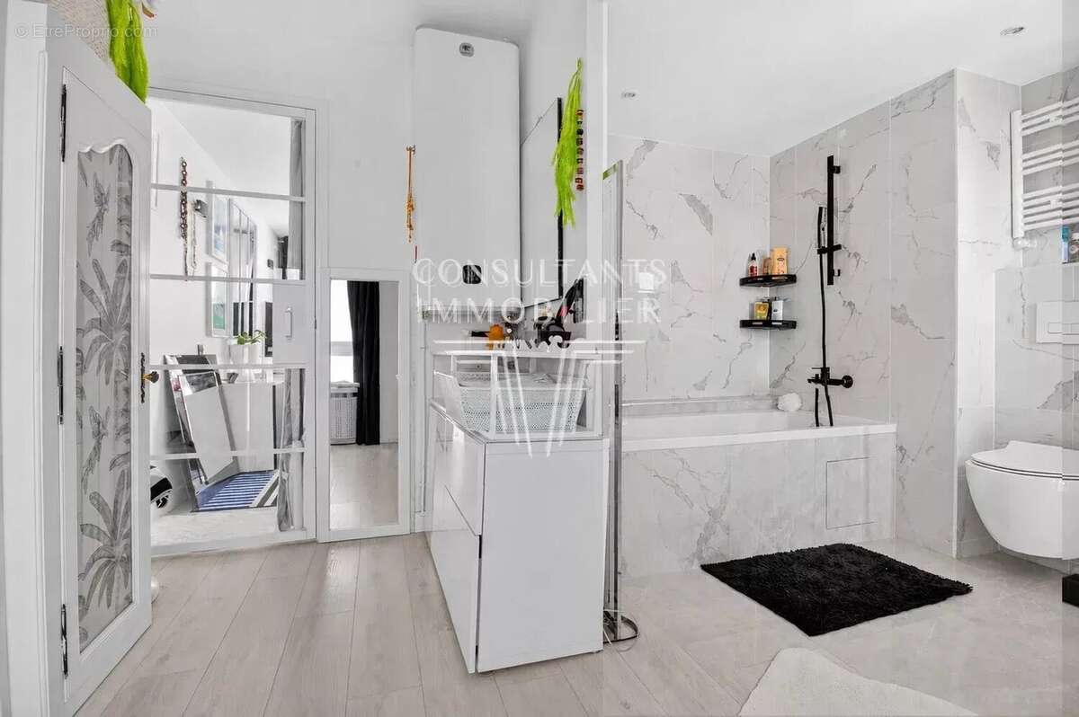 Appartement à PARIS-16E