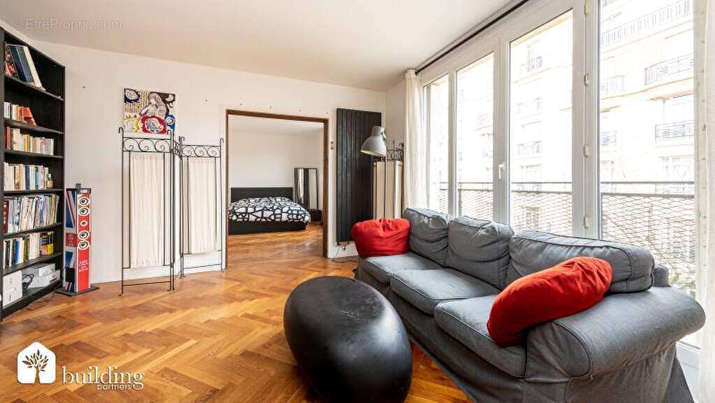 A vendre - Neuilly-sur-Seine Duc d'Orléans - Appartement 6 pièces avec balcon de 119 m² - photo 4