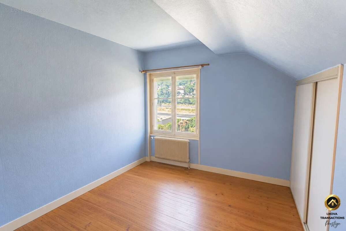 Maison 6 pièces de 150 m² en bord de Saône avec dépendance - photo 9