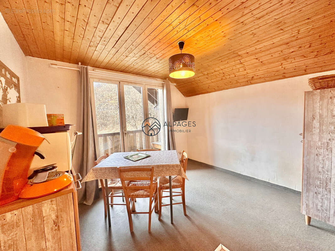 Appartement à AIGUILLES