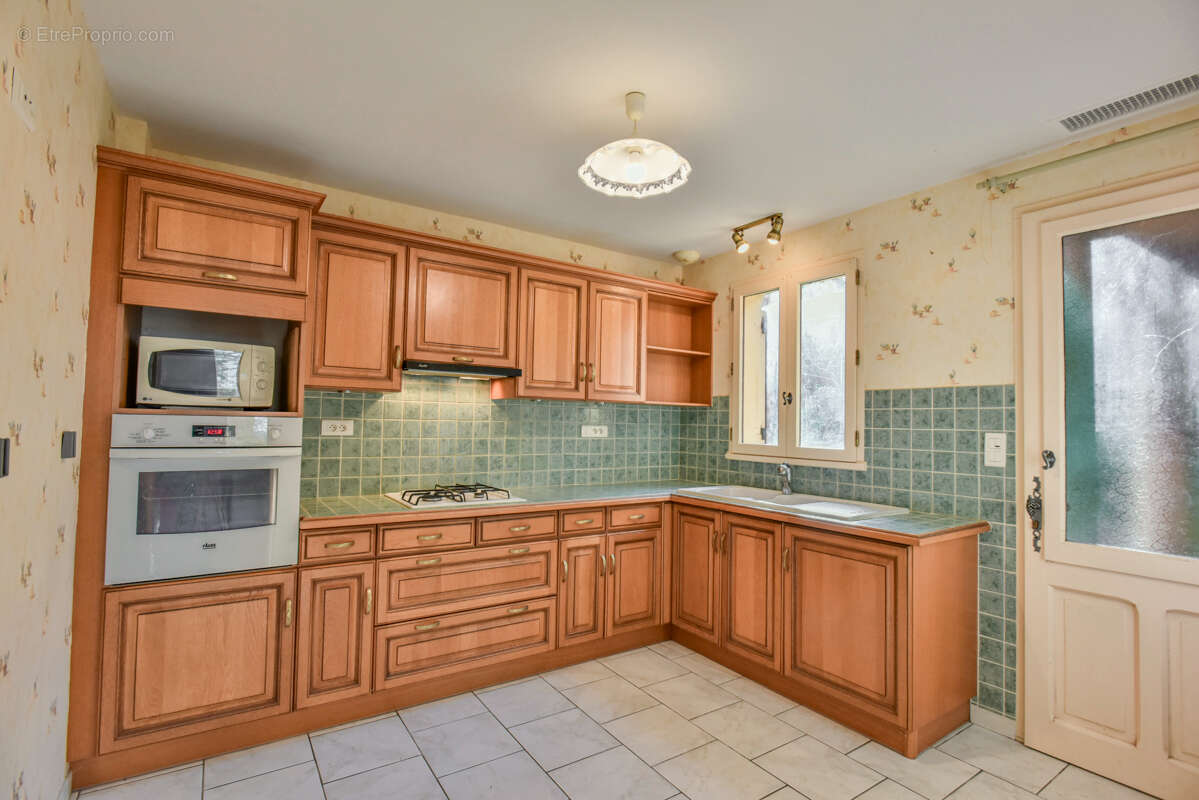 Maison individuel, +/-80 m2 , grande sous-sol 6pieces,  3 chambres, atelier en bois, jardin et forets - photo 7