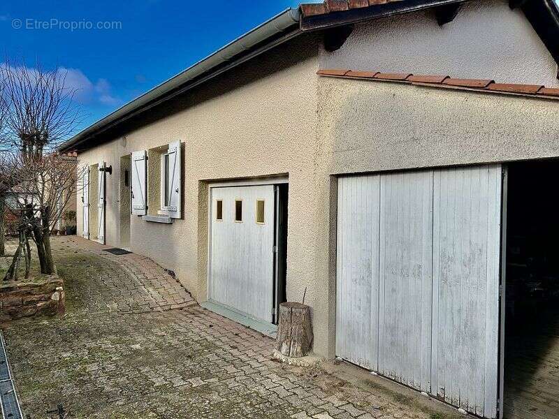 Maison à MONTROND-LES-BAINS