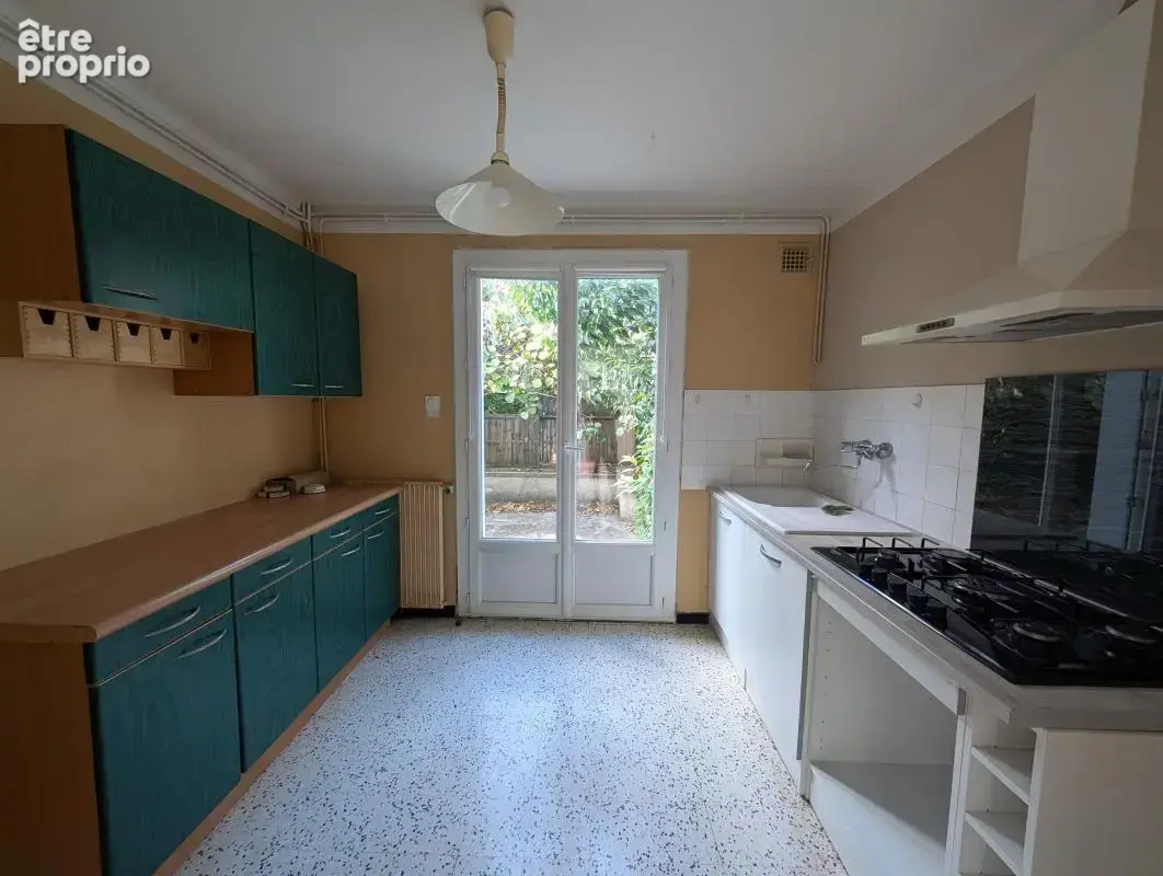PÉZENAS — Maison proche du cours jean jaures et des commerces - photo 4