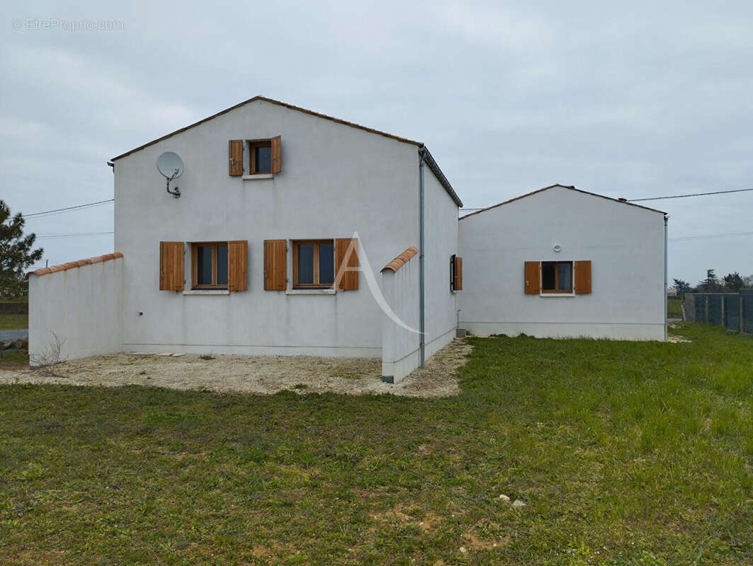 Maison à PORT-DES-BARQUES