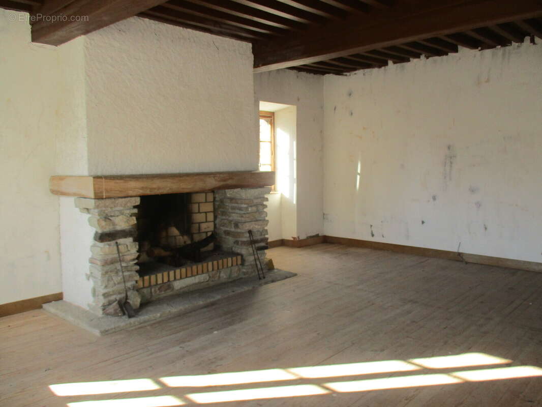 Maison à MONTREUILLON