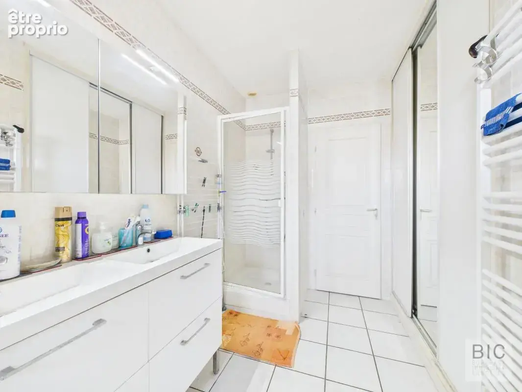 A vendre jolie maison à faible émission avec grand jardiin, atelier, garage et piscine - photo 10