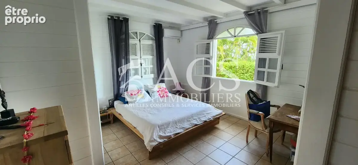 Villa créole T4 avec mezzanine, piscine et vue mer - photo 3