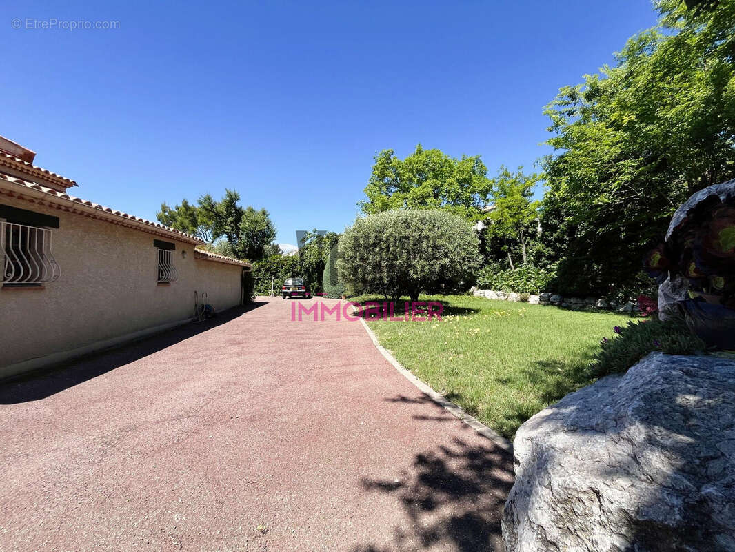 Maison à CHATEAUNEUF-DE-GADAGNE