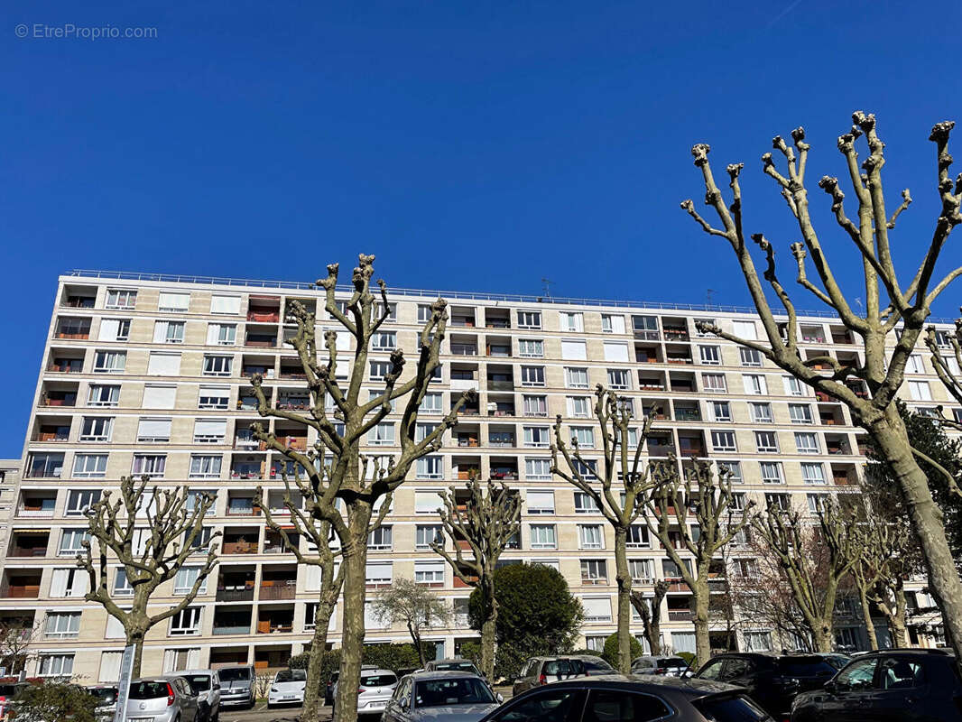 4 pièces en double exposition à Meudon-la-Forêt (92360) , rue de Woluwé Saint Lambert. - photo 15