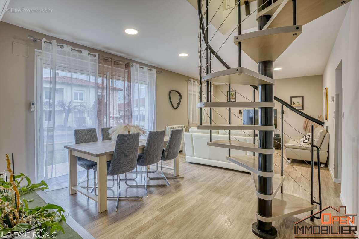 Maison à PUJOLS