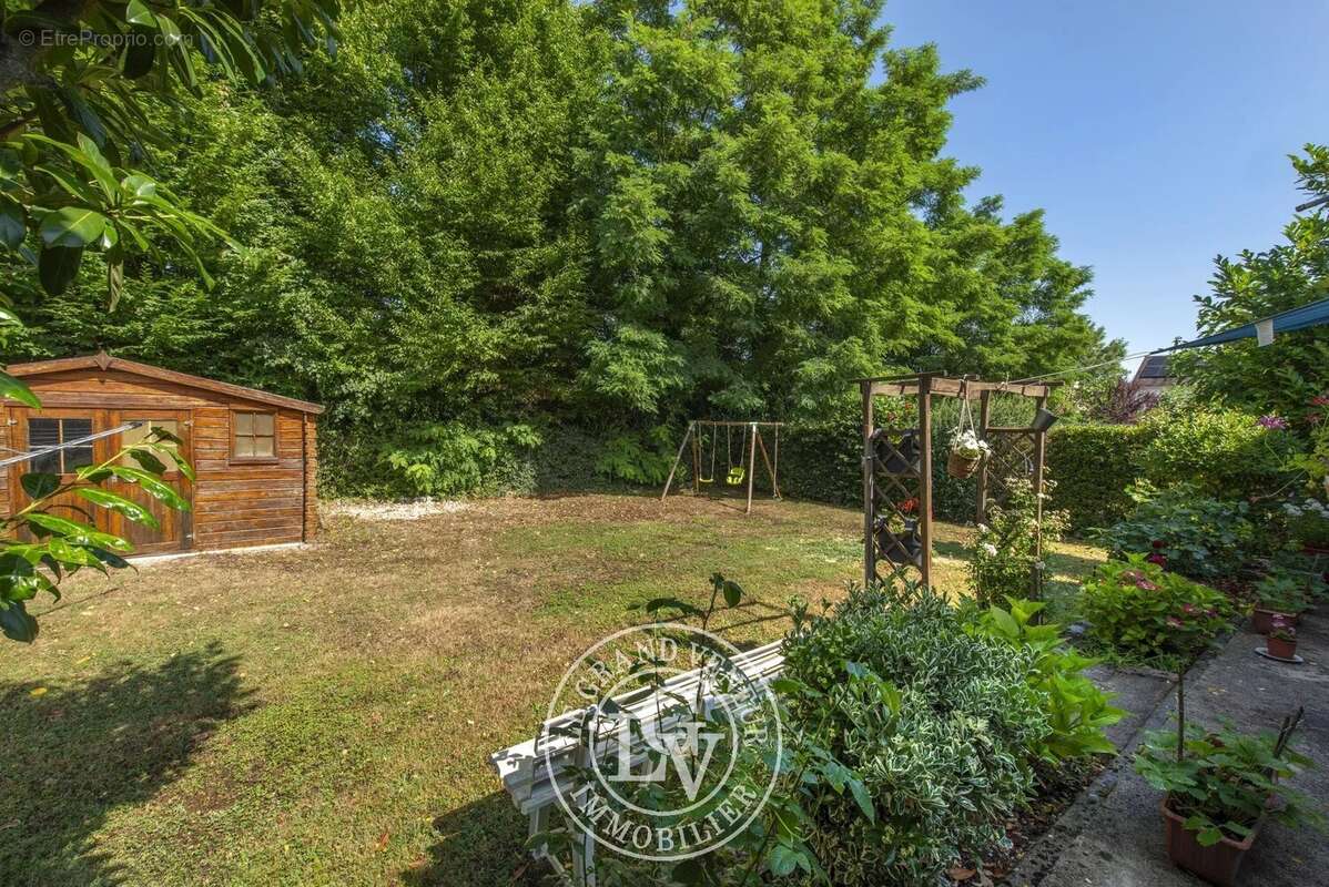 Maison à VENEUX-LES-SABLONS