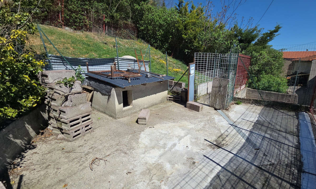 Maison à LA ROCHE-BLANCHE