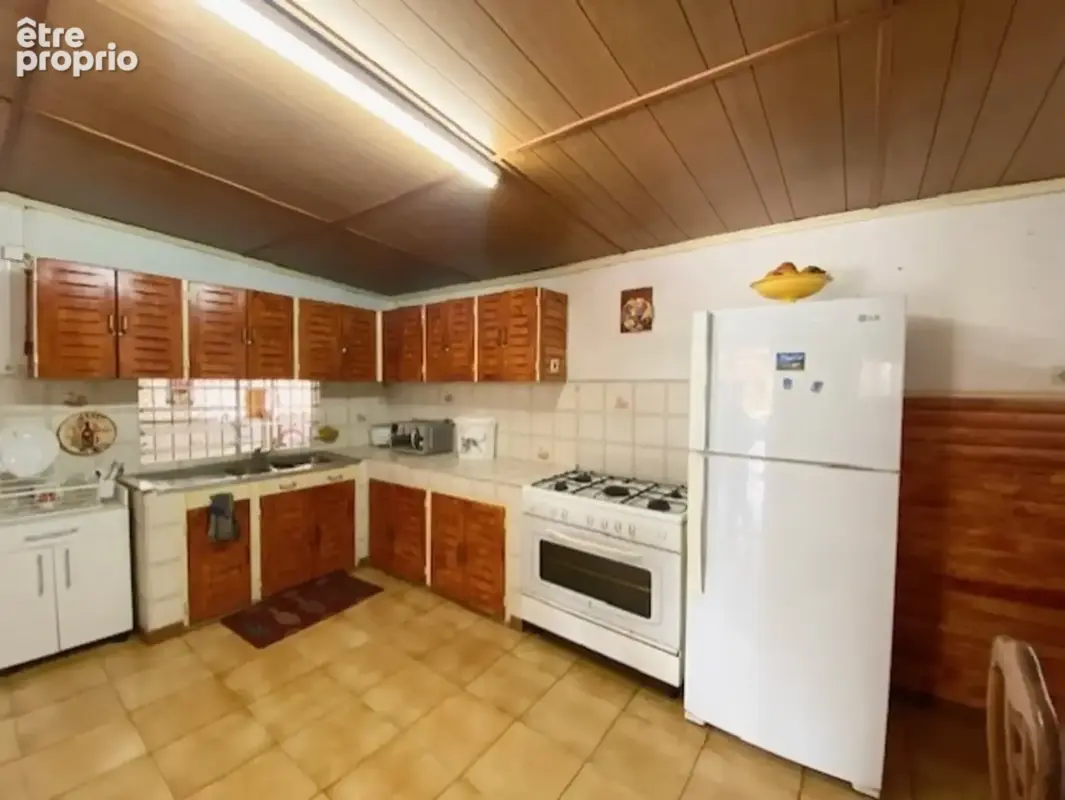 SAINT DENIS (974) Maison à vendre 8 pièces de 218 m² sur 2 niveaux - Garage - Sur parcelle de 755 m² - photo 14