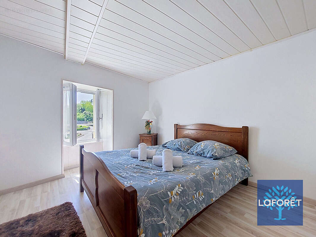 Maison en pierre 130 m² Centre bourg de Saint-Germain-de-Prinçay - photo 11