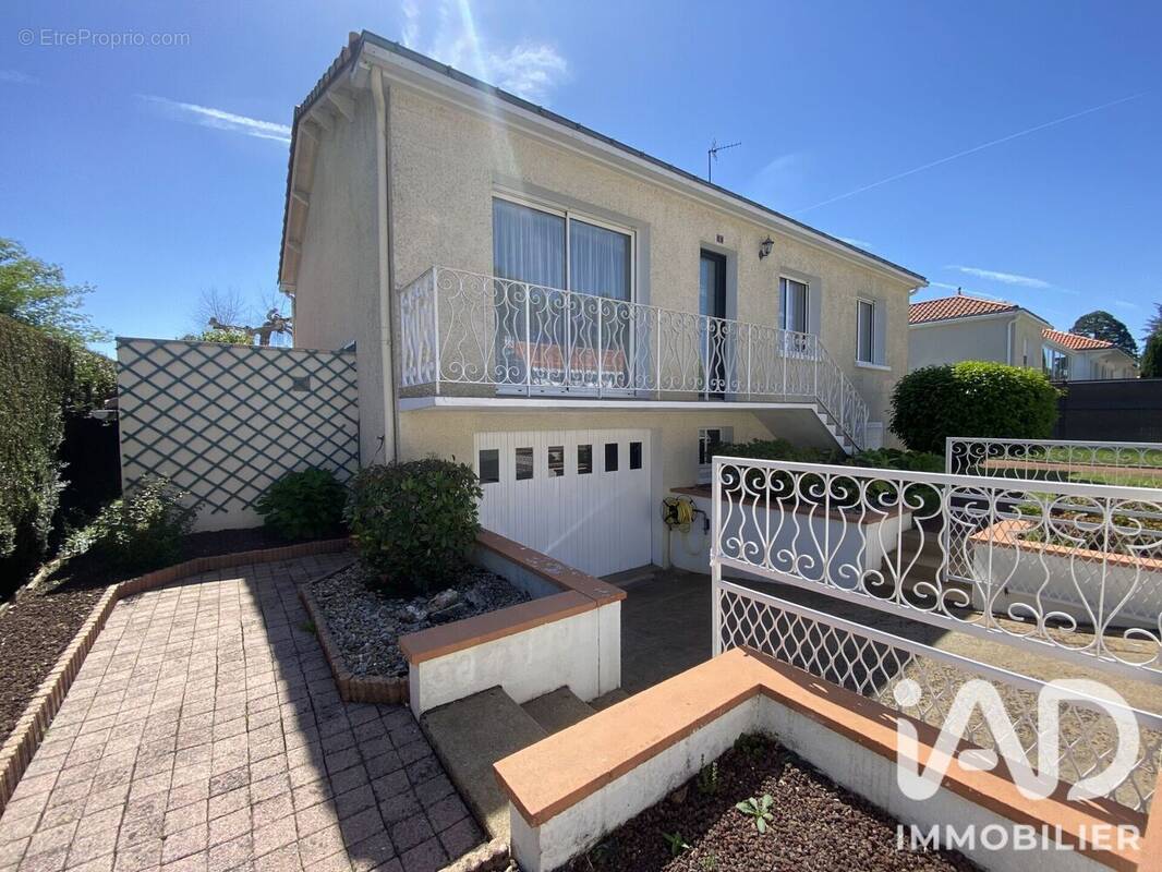 Maison 5 pièces 86 m² · à Sainte-Florence · 86 m² · 239 000 €