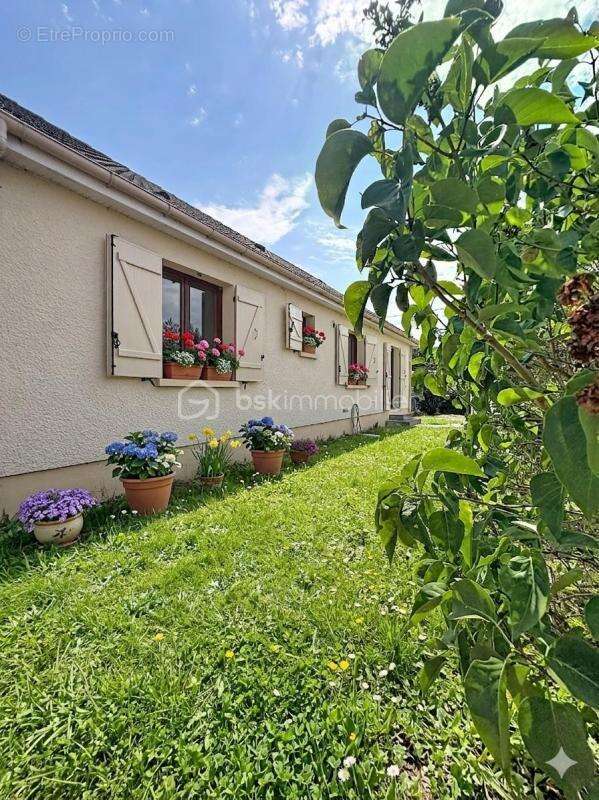 Maison à CHANTELOUP-LES-VIGNES