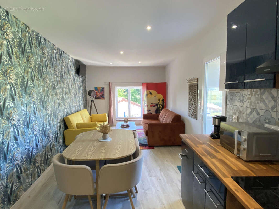 upstairs living room kitchen - Maison à CIERZAC