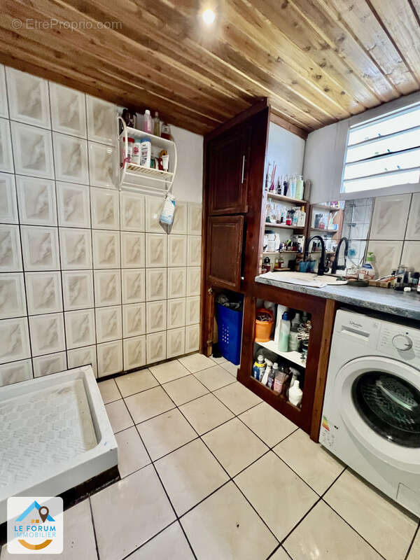 Tampon 97430 - ensemble immobilier - beaux volumes - fort potentiel - quartier prisé - photo 15