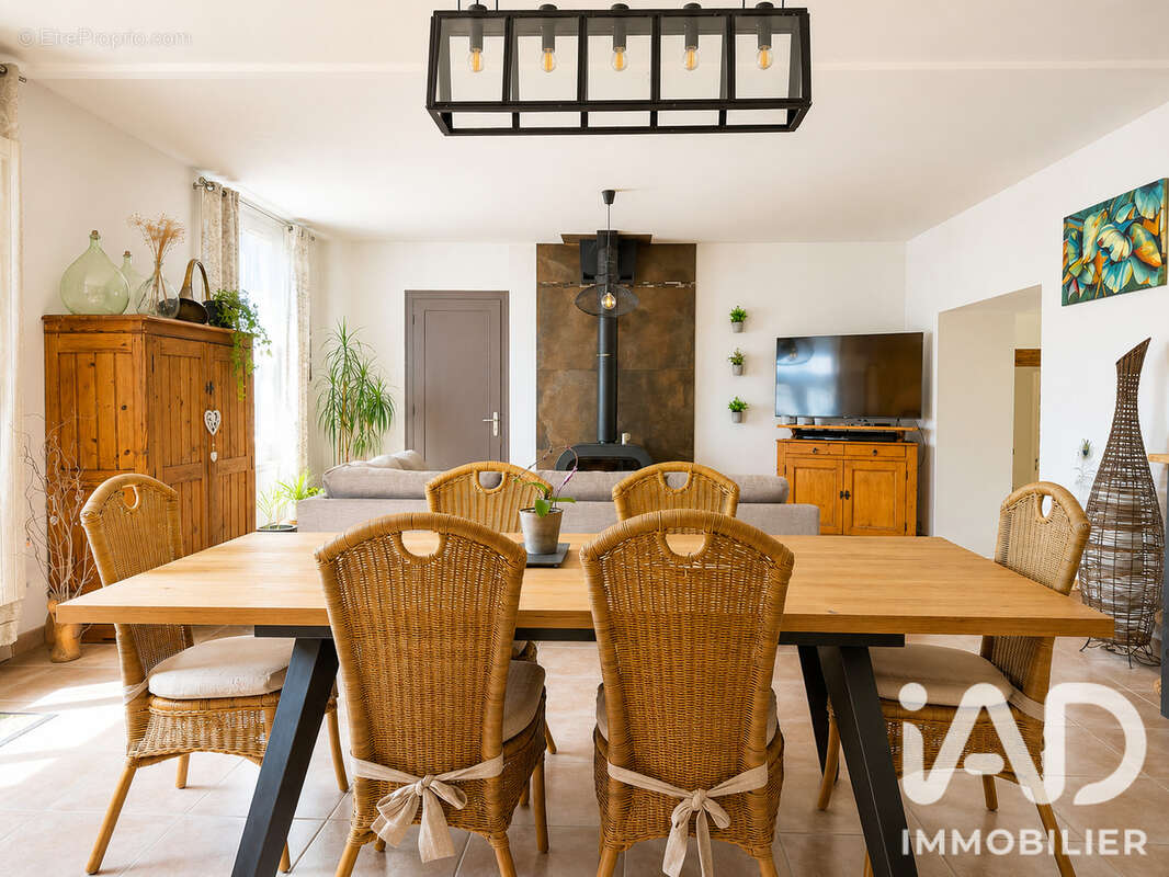 Maison 173 m² à Maze  - photo 7