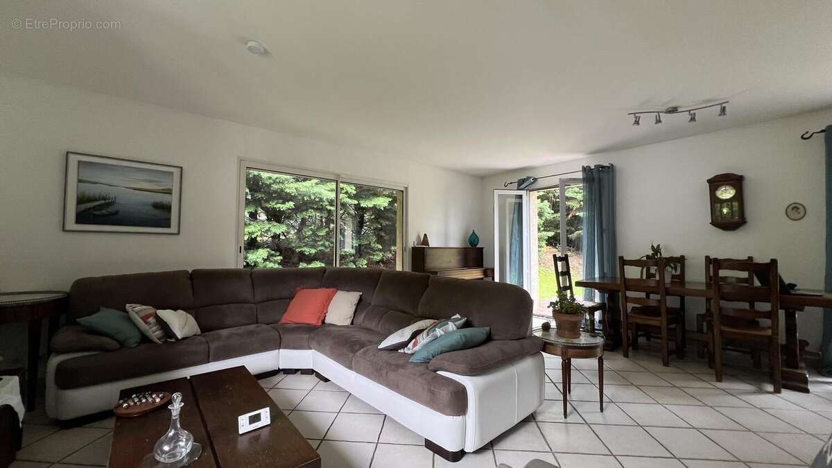 Photo 7 - Maison à LA TOUR-DE-SALVAGNY