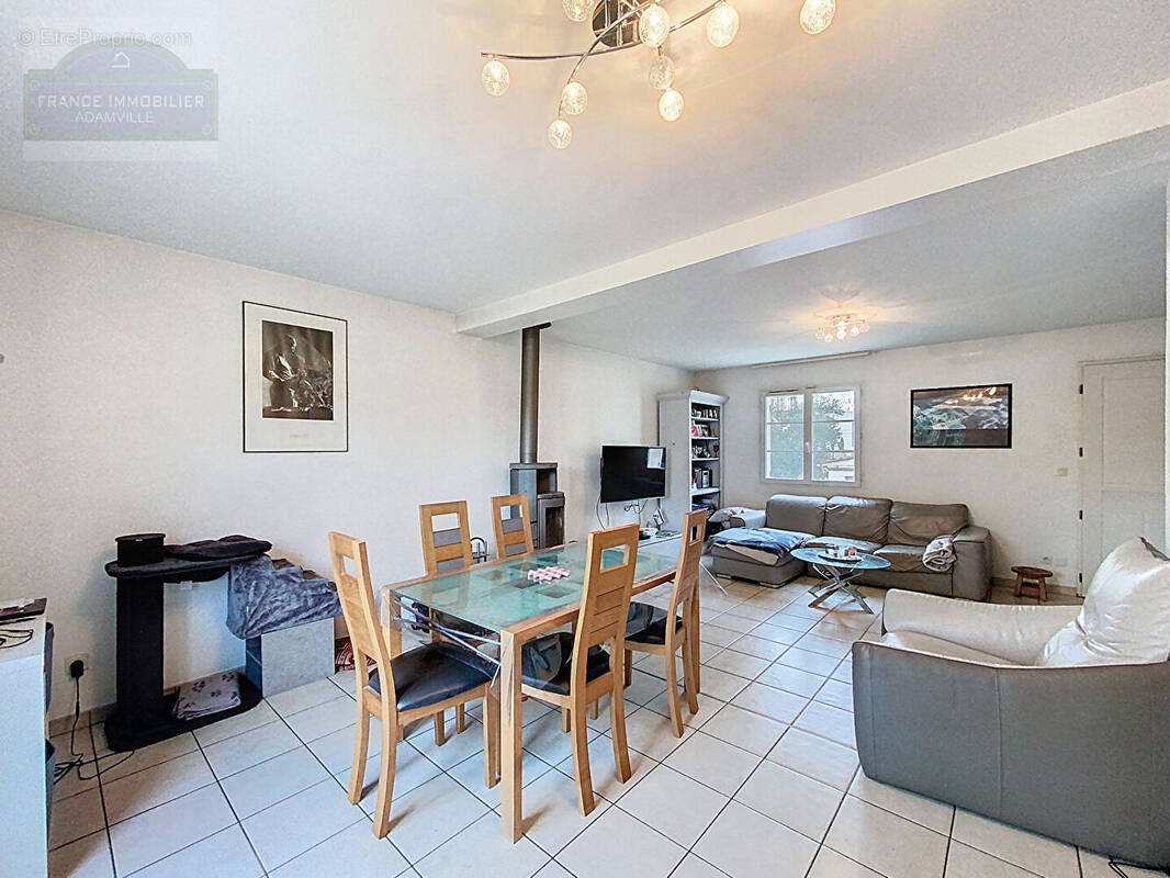 Maison à SAINT-MAUR-DES-FOSSES