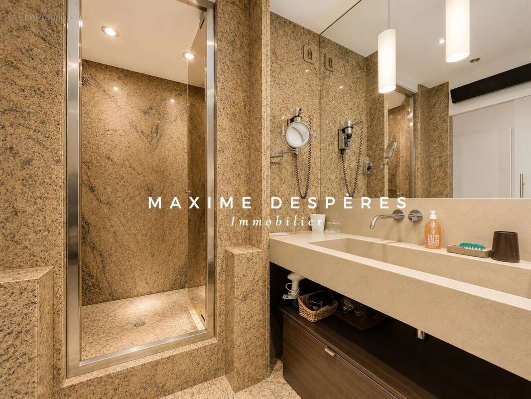 Appartement à NEUILLY-SUR-SEINE