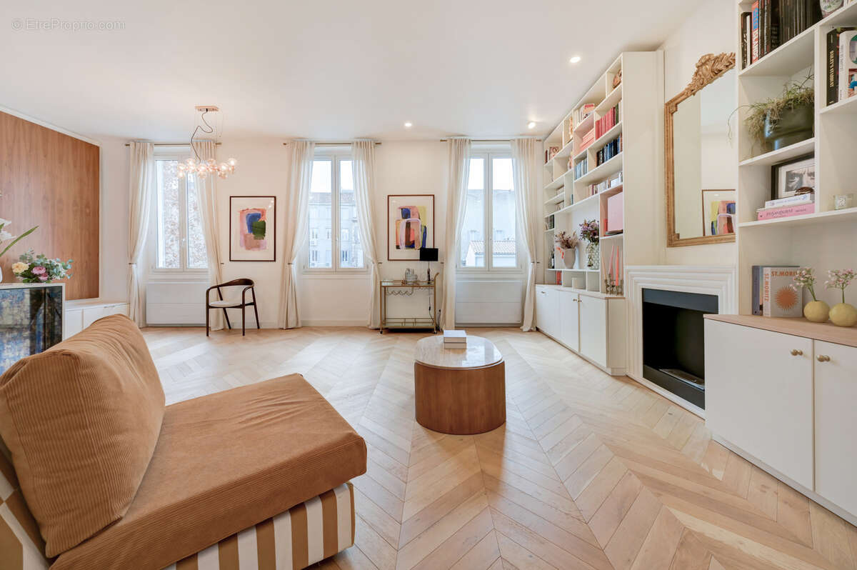 Appartement à MARSEILLE-6E