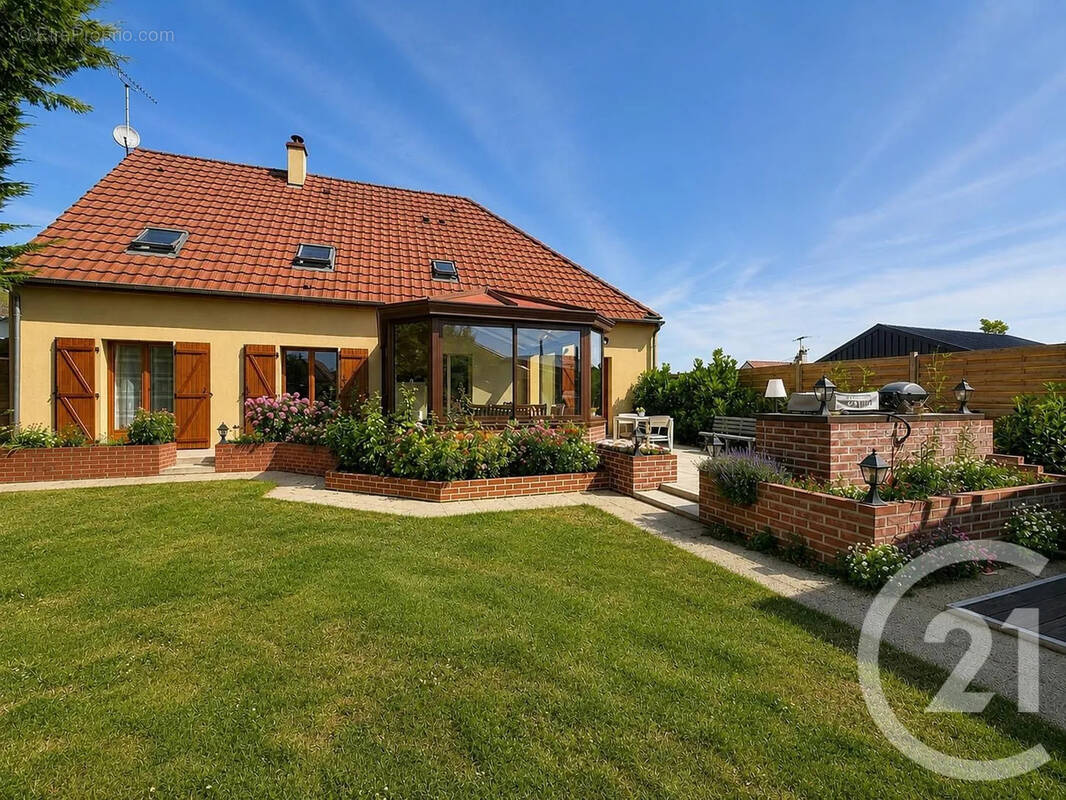 Maison 164 m² à La Ferte-Saint-Aubin  - photo 1