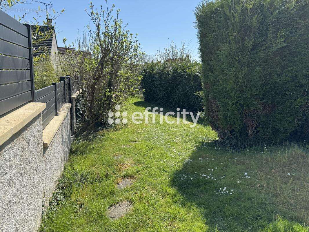 Terrain à LEUVILLE-SUR-ORGE